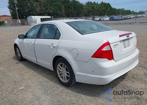 2011 Ford Fusion S z USA, uszkodzony, nr VIN 3FAHP0GA4BR268362